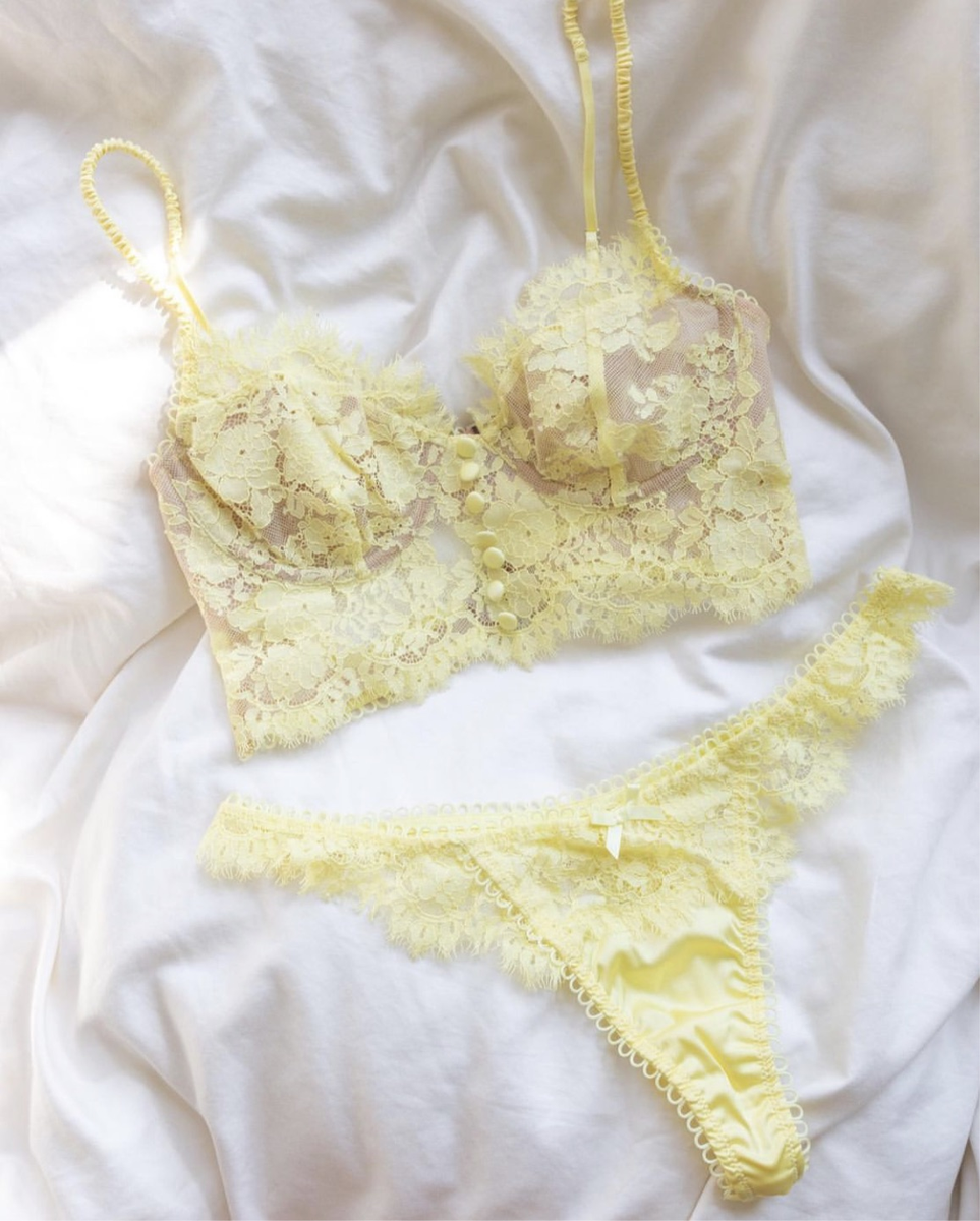 LACE AND ME Laceandme Yellow Solid Non-Wired Lightly Padded Bralette Bra